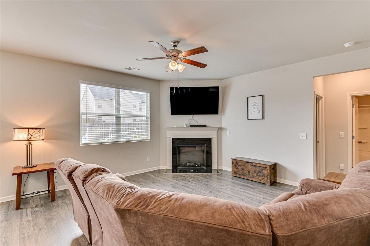 3052 Pepperhill Dr - Photo 7 of 35