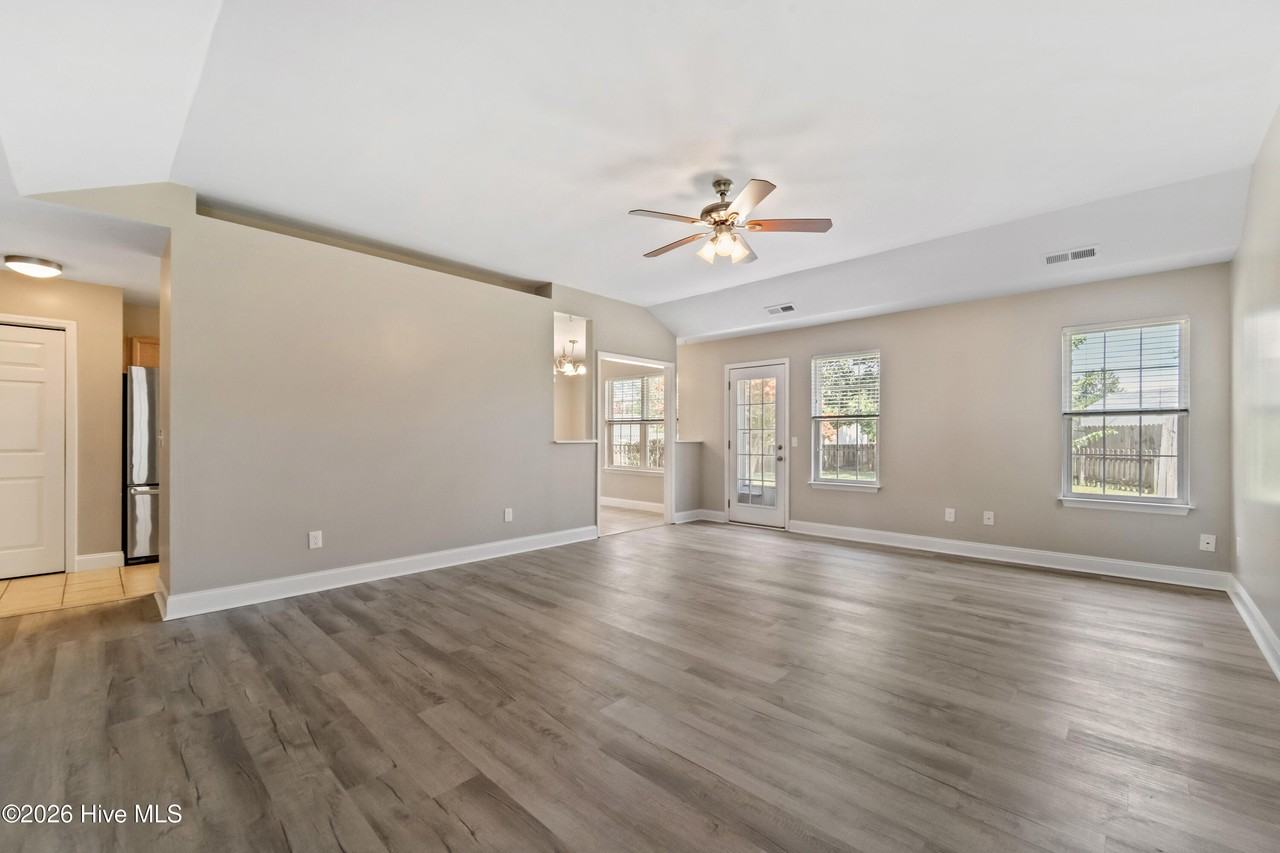 3200 Paramount Way - Photo 3 of 32