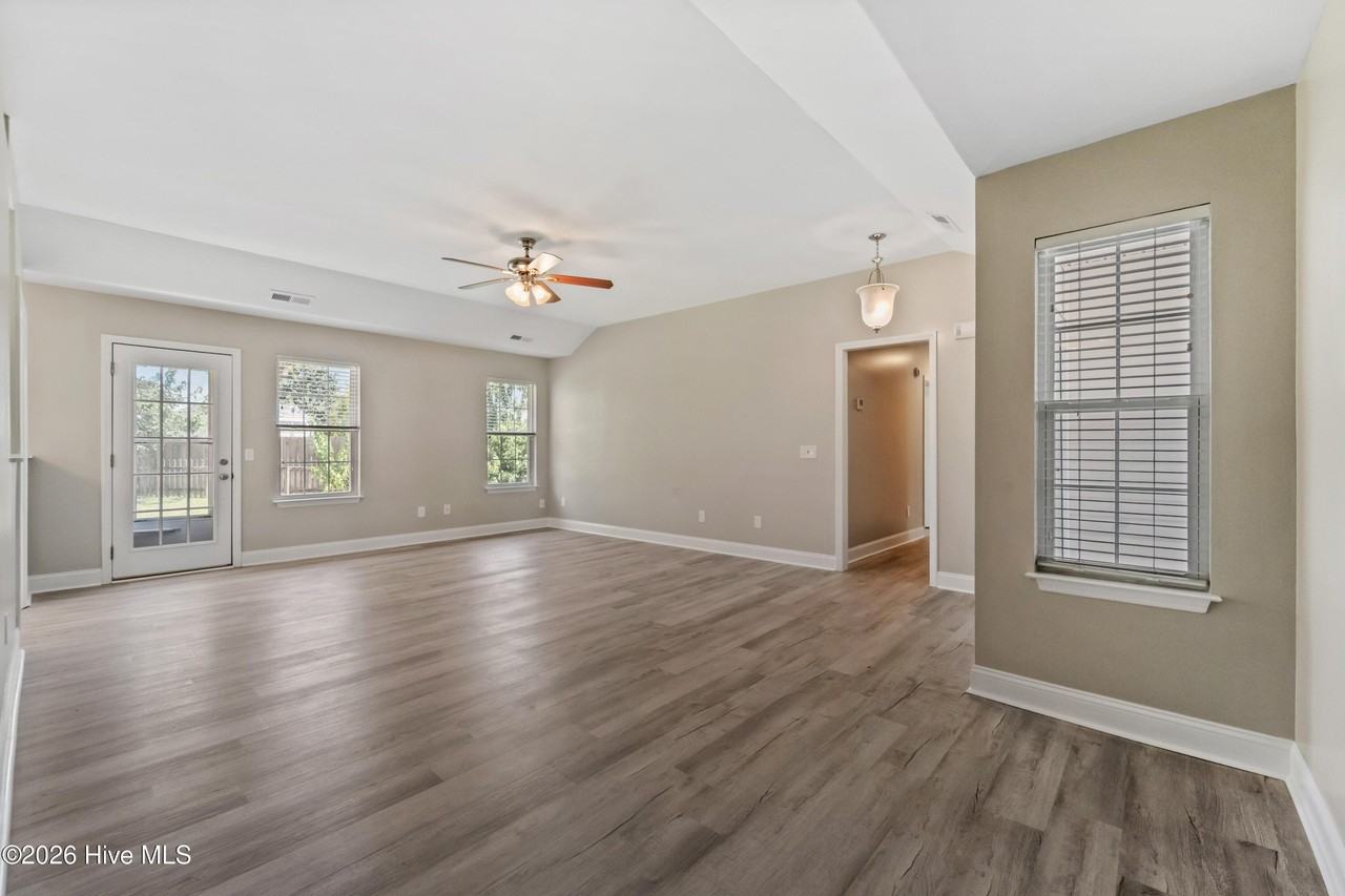 3200 Paramount Way - Photo 4 of 32
