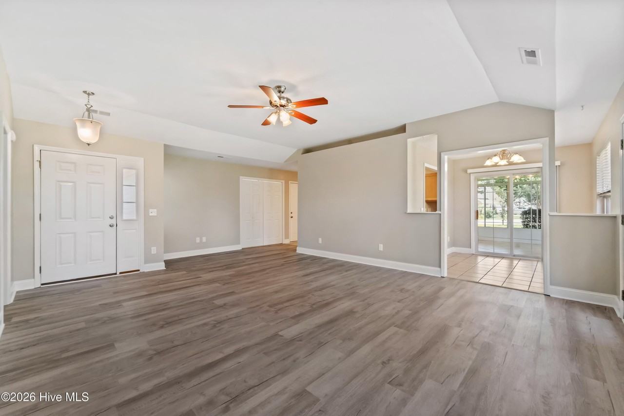3200 Paramount Way - Photo 6 of 32