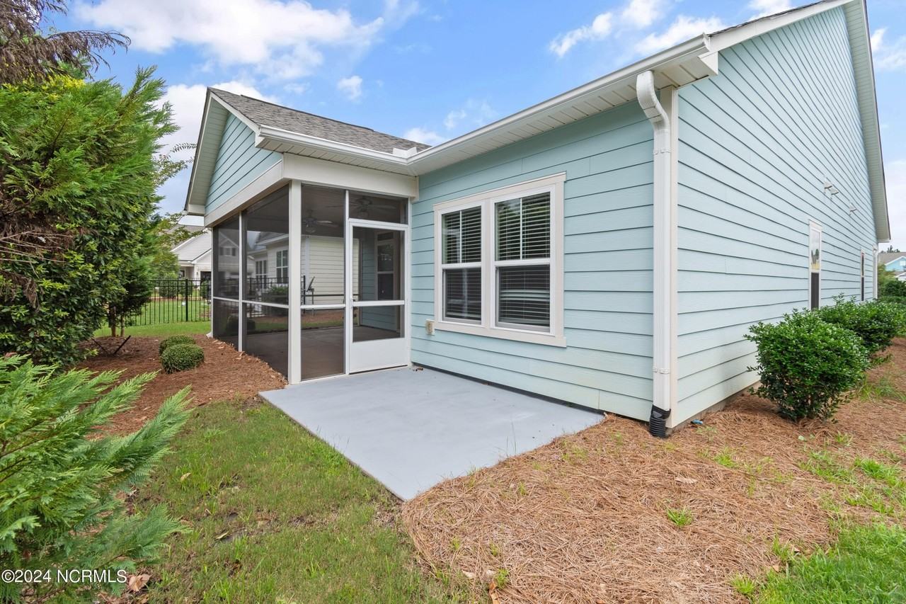3219 Bay Winds Dr - Photo 3 of 26
