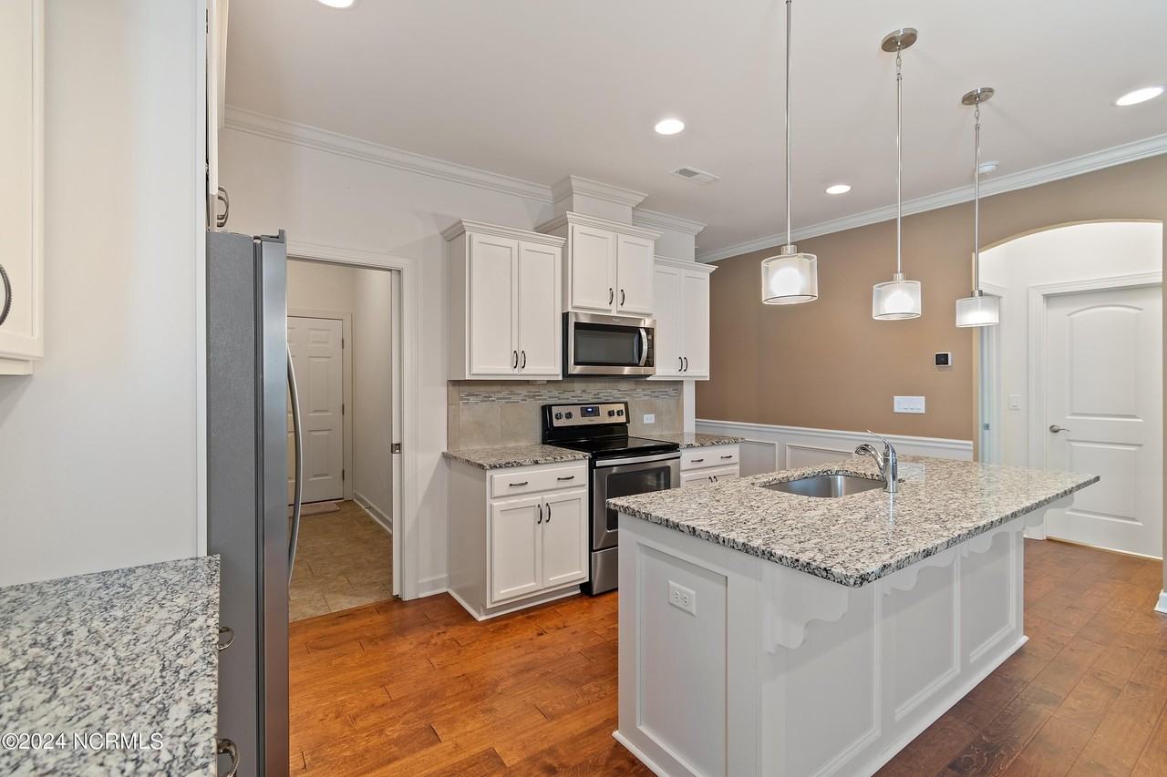 3219 Bay Winds Dr - Photo 5 of 26