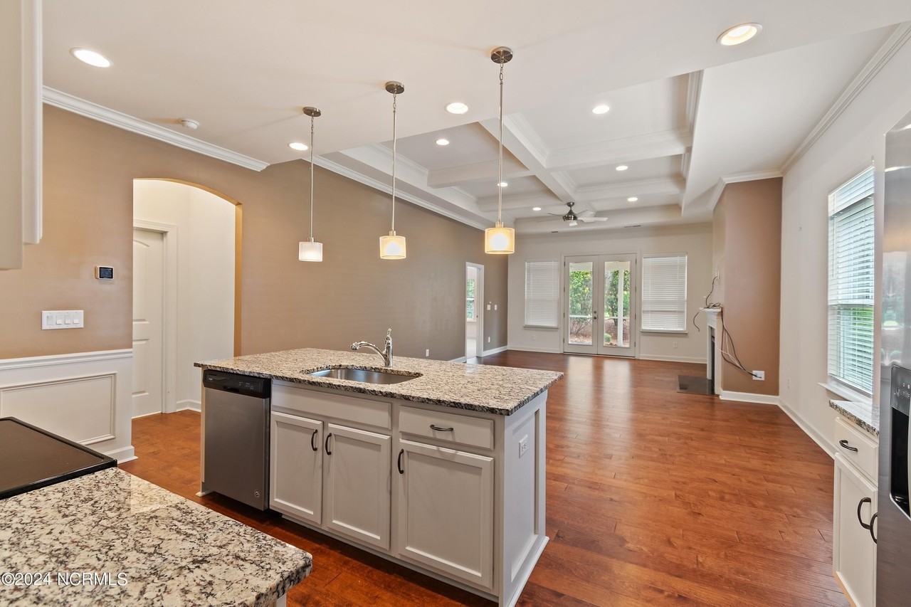 3219 Bay Winds Dr - Photo 6 of 26