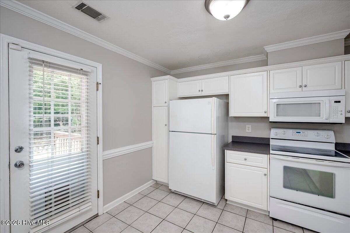 2040 Sylvan Lake Dr - Photo 6 of 22