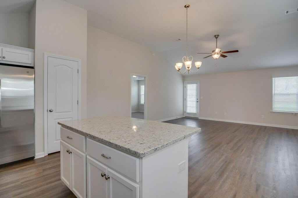 427 Amesbury Dr - Photo 6 of 26