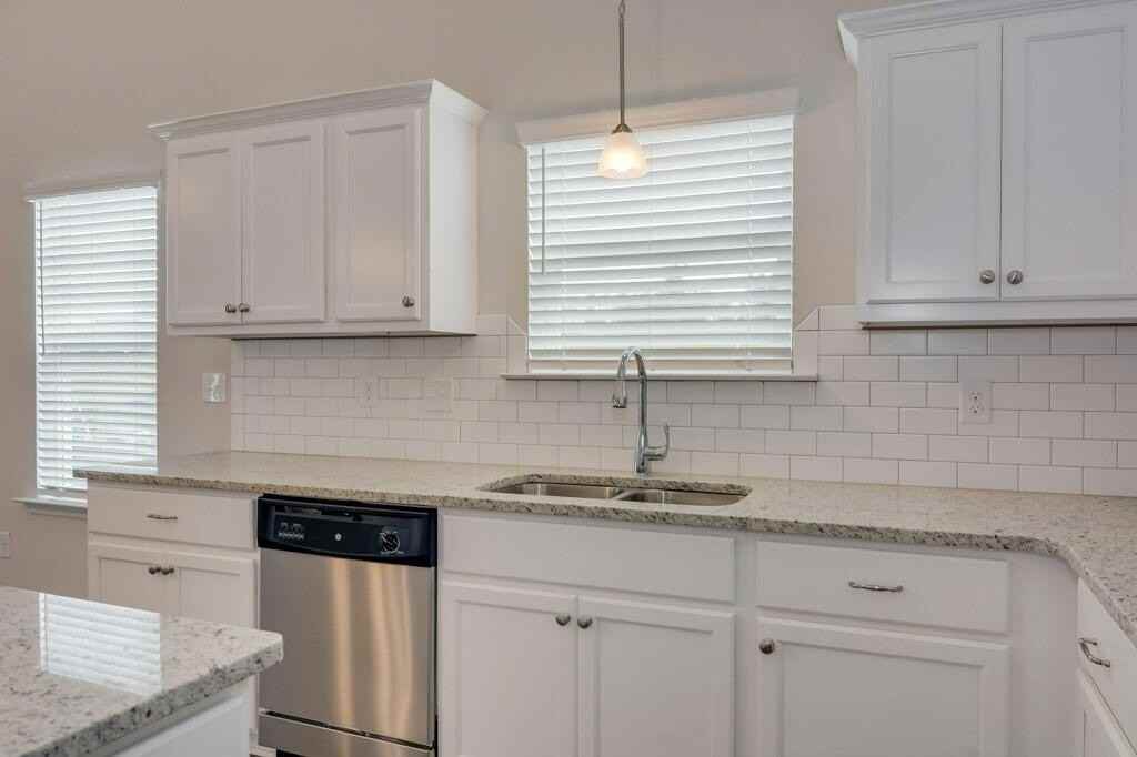 427 Amesbury Dr - Photo 7 of 26