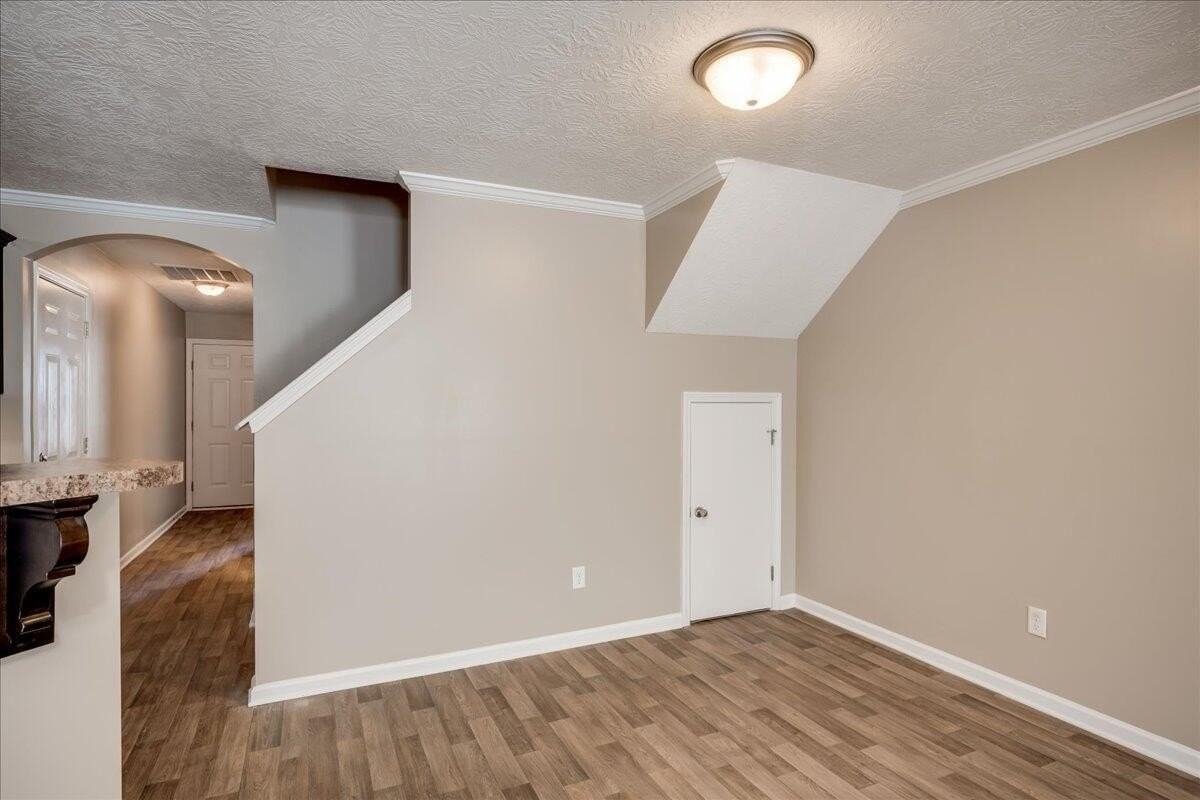 268 Lynbrook Way - Photo 6 of 17