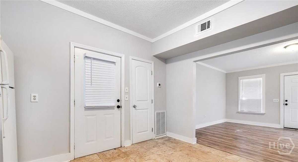 508 E Liberty St - Photo 6 of 12