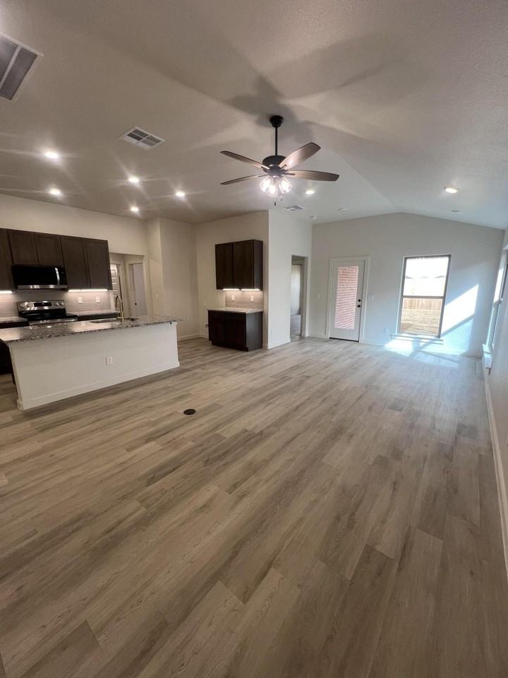 13815 Gary Ave - Photo 3 of 26