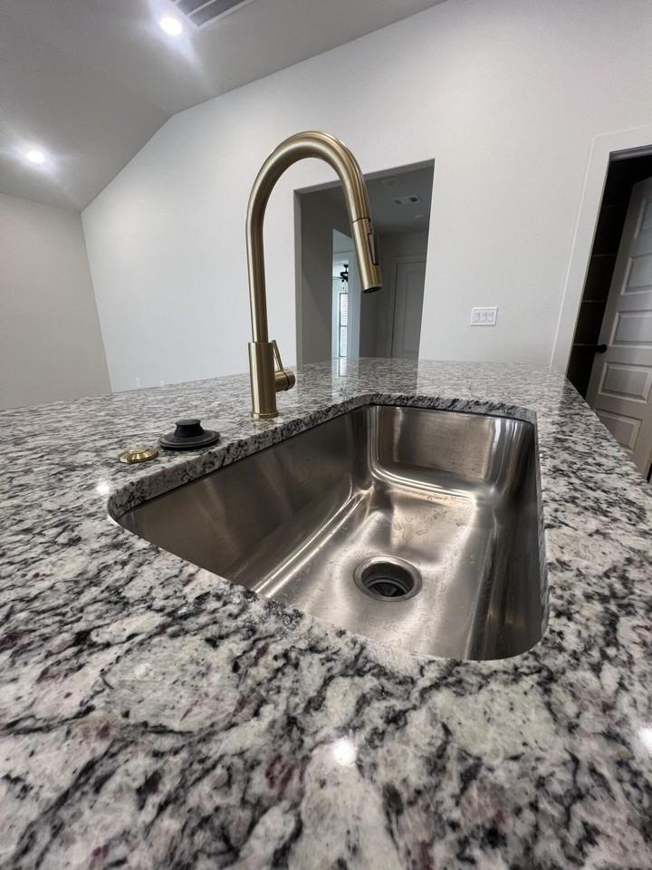 13815 Gary Ave - Photo 6 of 26