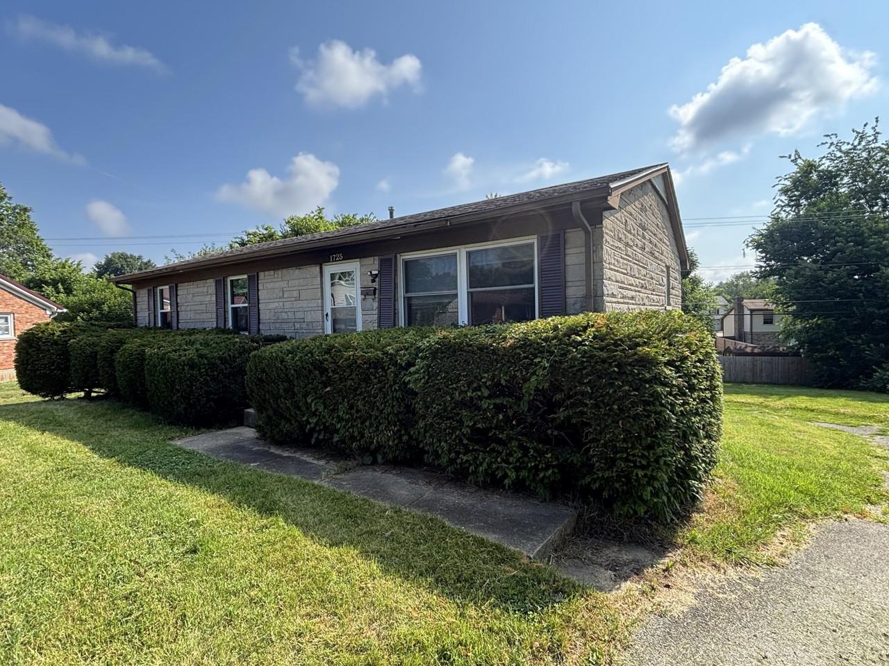 1725 Scarbrough Ct - Photo 2 of 13
