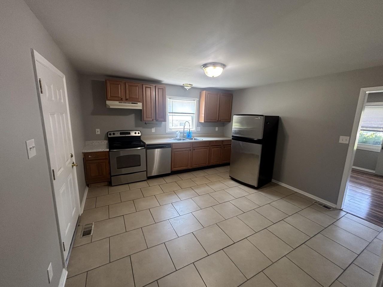 1725 Scarbrough Ct - Photo 5 of 13