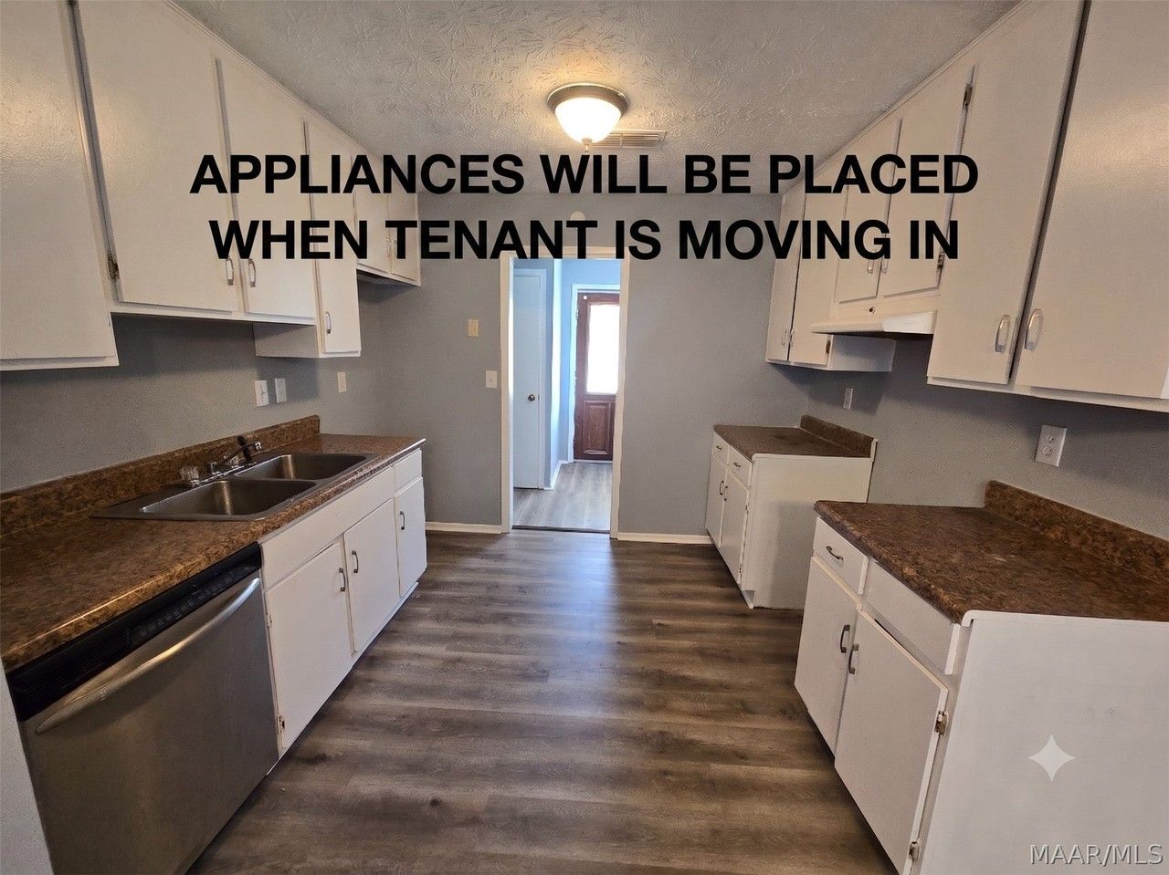 3224 Raintree Dr - Photo 2 of 10
