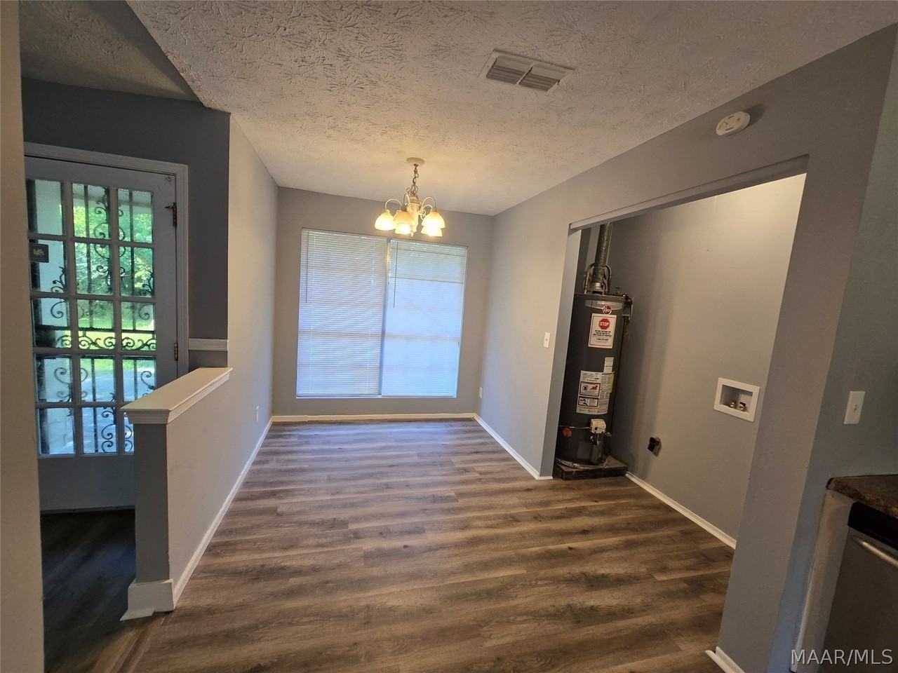 3224 Raintree Dr - Photo 3 of 10