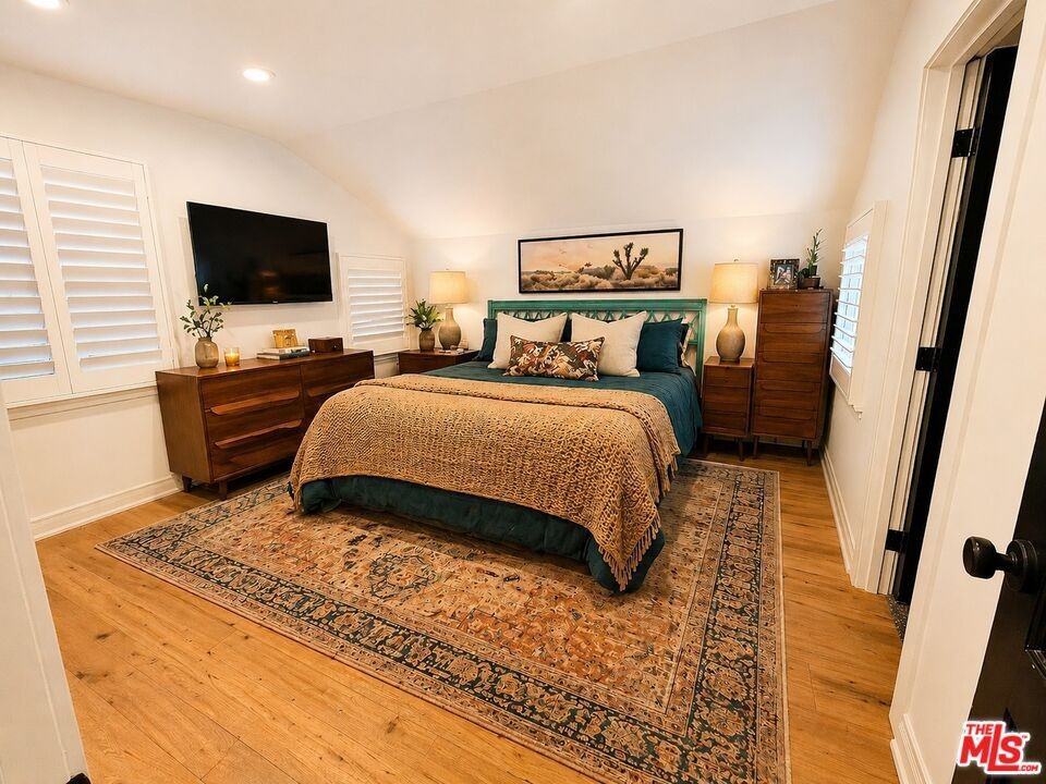 5245 Ventura Canyon Ave - Photo 2 of 8
