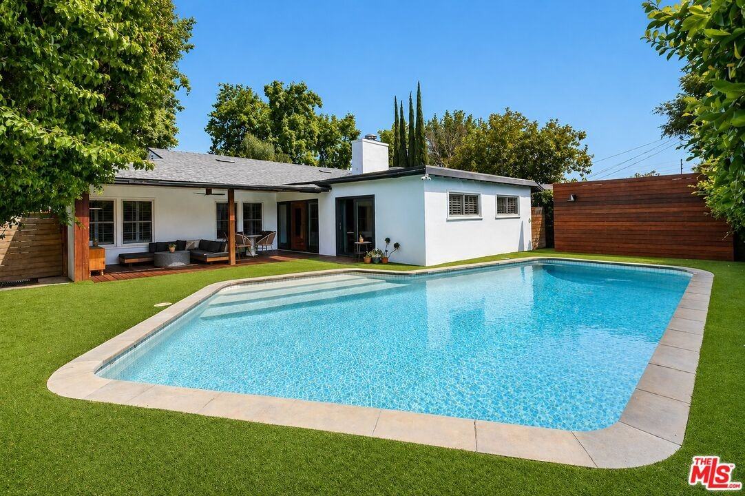 5245 Ventura Canyon Ave - Photo 3 of 8