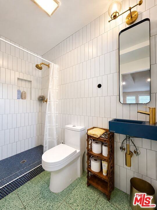 5245 Ventura Canyon Ave - Photo 7 of 8