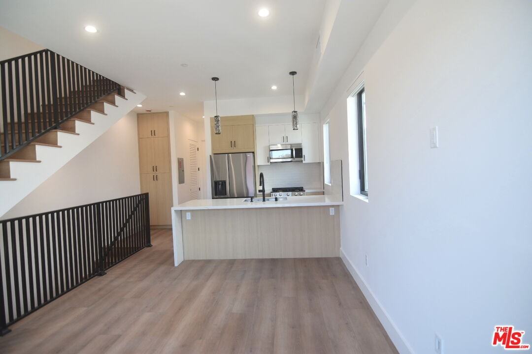4543 Tujunga Ave - Photo 2 of 8
