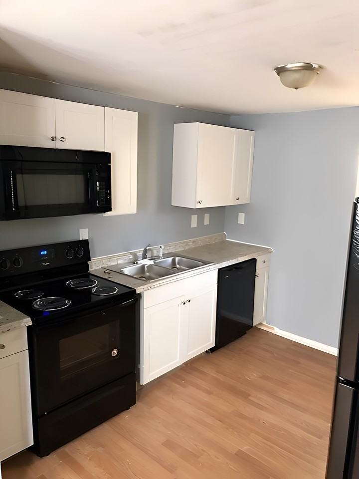 3426 Bonaire Dr #2 - Photo 3 of 11