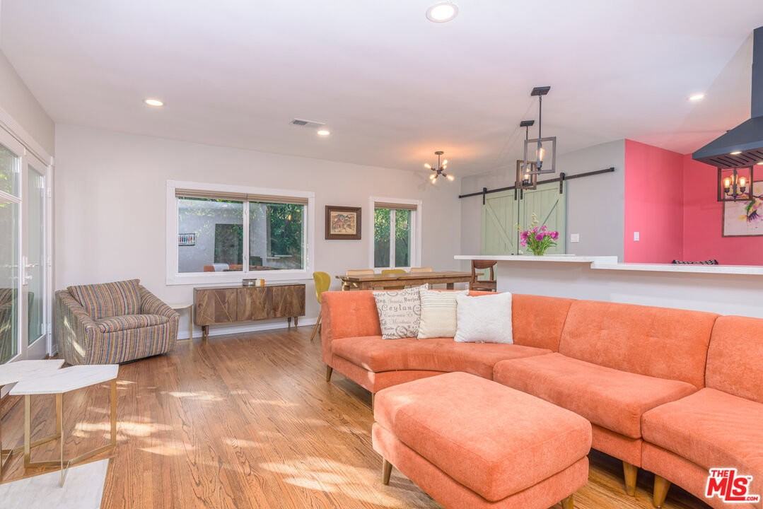 16604 Gilmore St - Photo 3 of 8