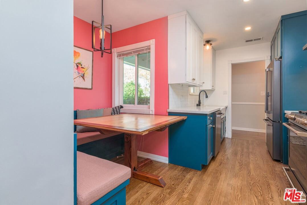 16604 Gilmore St - Photo 4 of 8