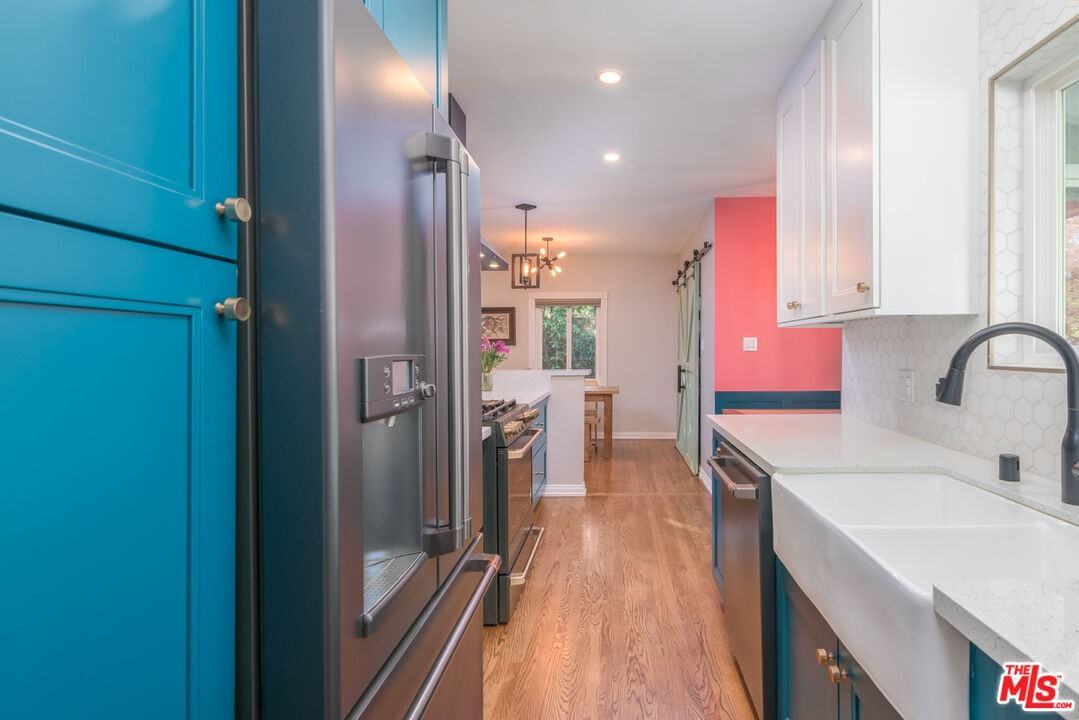 16604 Gilmore St - Photo 7 of 8
