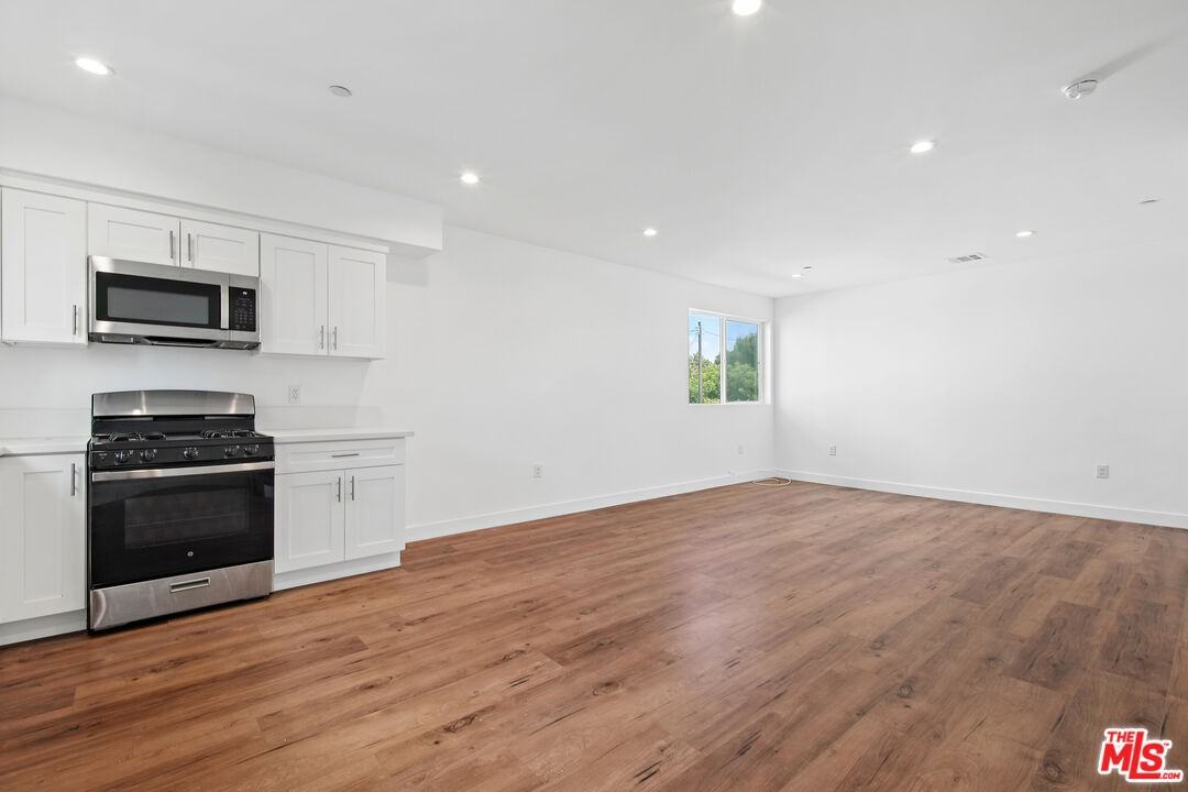 6334 1/2 Beck Ave #1-2 - Photo 2 of 8