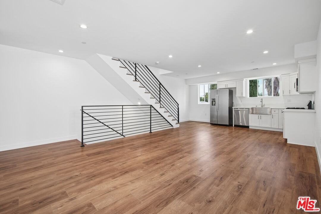 6334 1/2 Beck Ave #1-2 - Photo 3 of 8