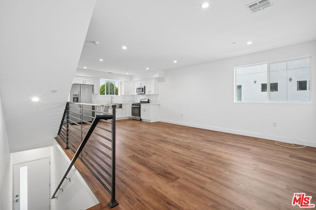 6334 1/2 Beck Ave #1-2 - Photo 5 of 8
