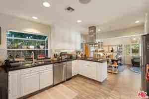 featured image of 4927 Bellaire Ave