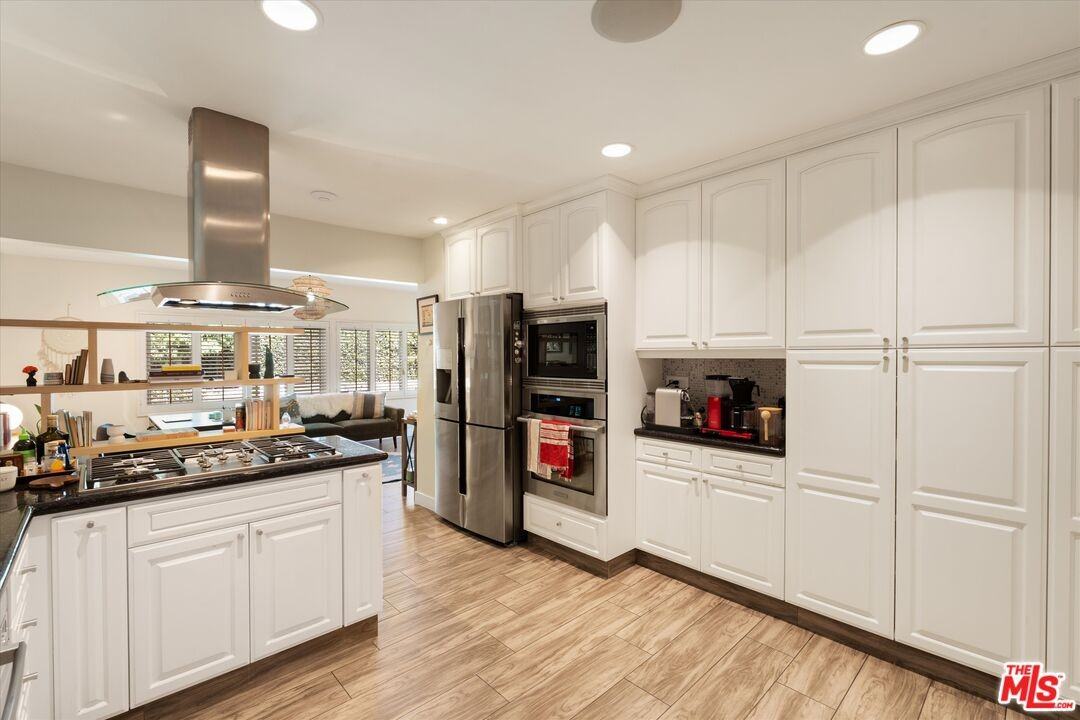 4927 Bellaire Ave - Photo 4 of 8