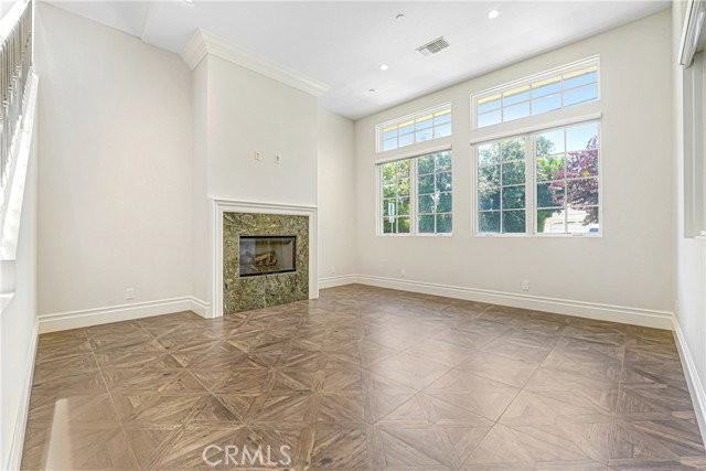 1714 W Oak St - Photo 5 of 8