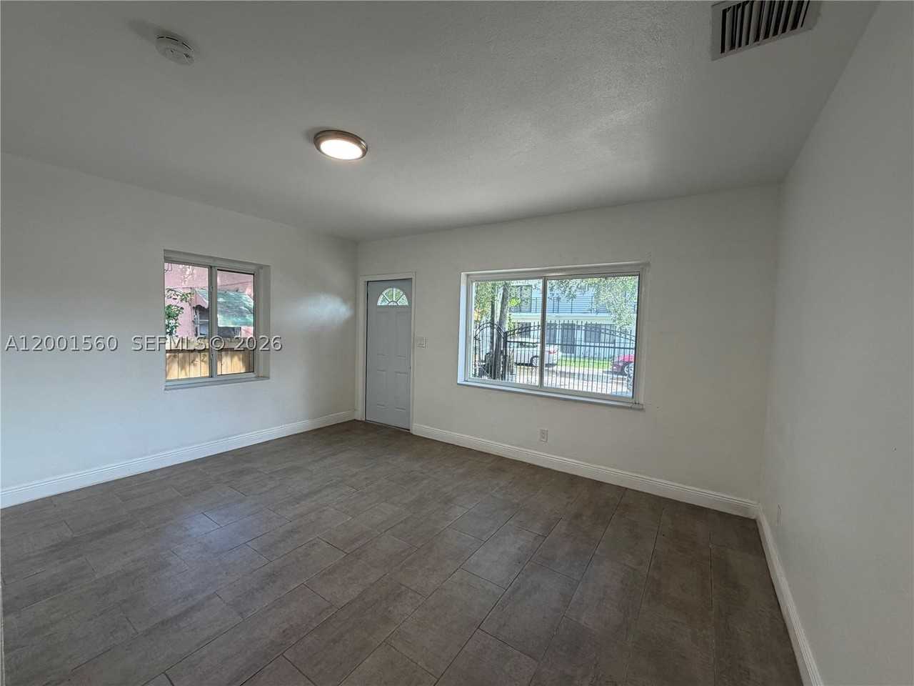 7712 Ne 1st Ct - Photo 2 of 11