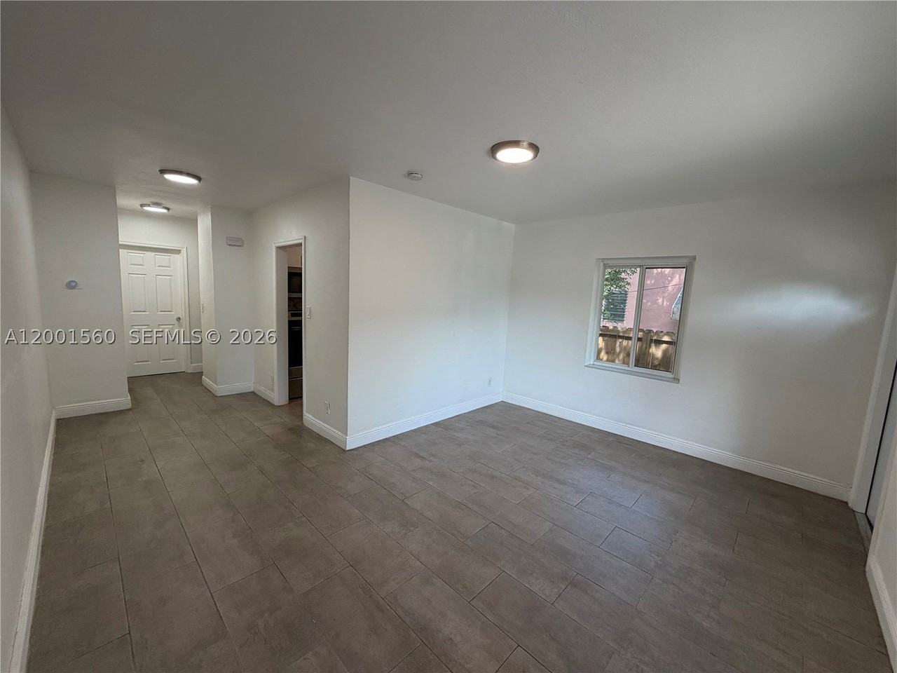 7712 Ne 1st Ct - Photo 3 of 11