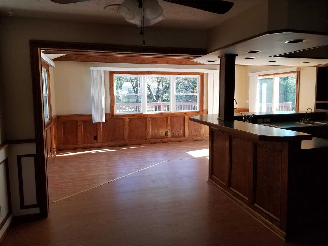 1049 Deleone Dr #1 - Photo 6 of 22
