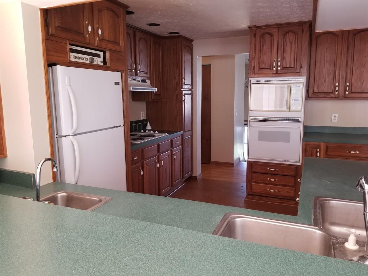 1049 Deleone Dr #1 - Photo 7 of 22