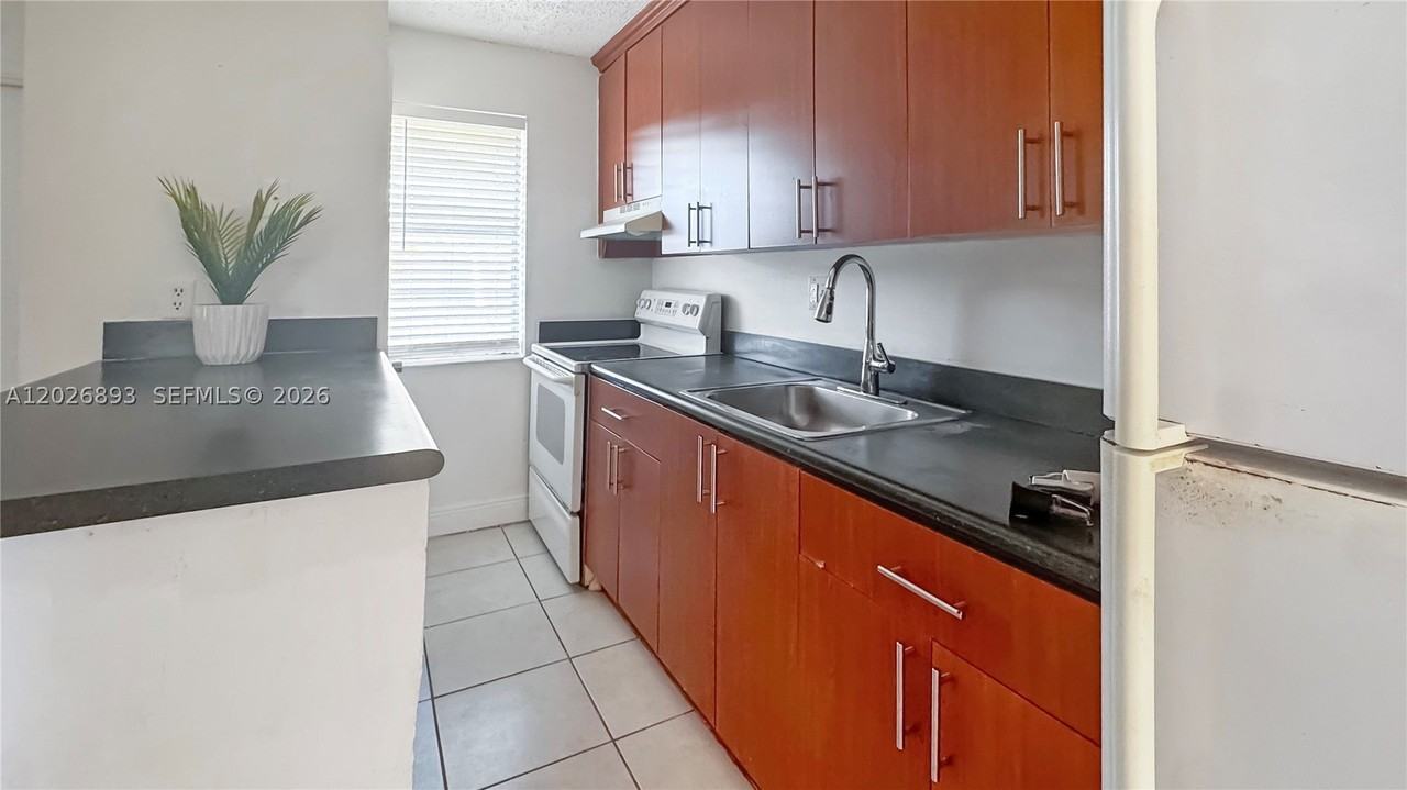 4081 N Dixie Hwy #20 - Photo 5 of 12