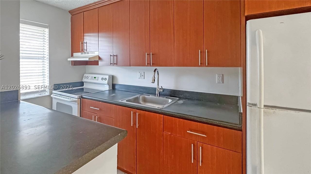 4081 N Dixie Hwy #20 - Photo 6 of 12