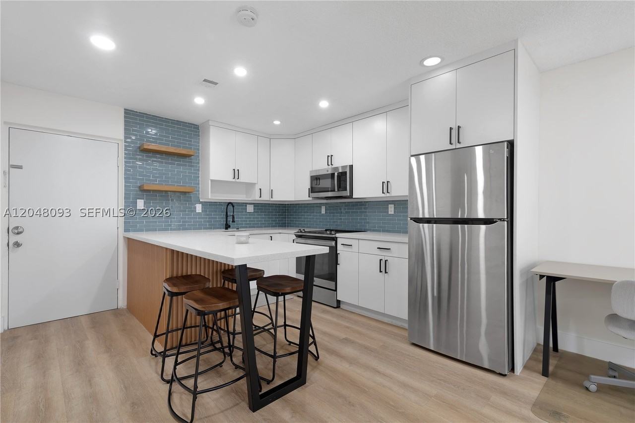 9520 Sw 8th St #203 - Photo 2 of 25