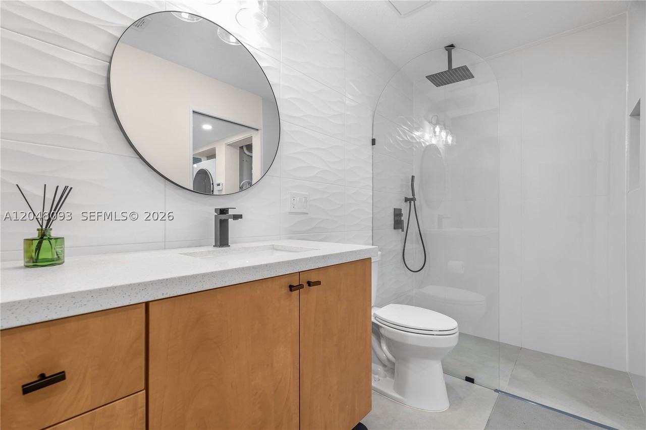9520 Sw 8th St #203 - Photo 4 of 25