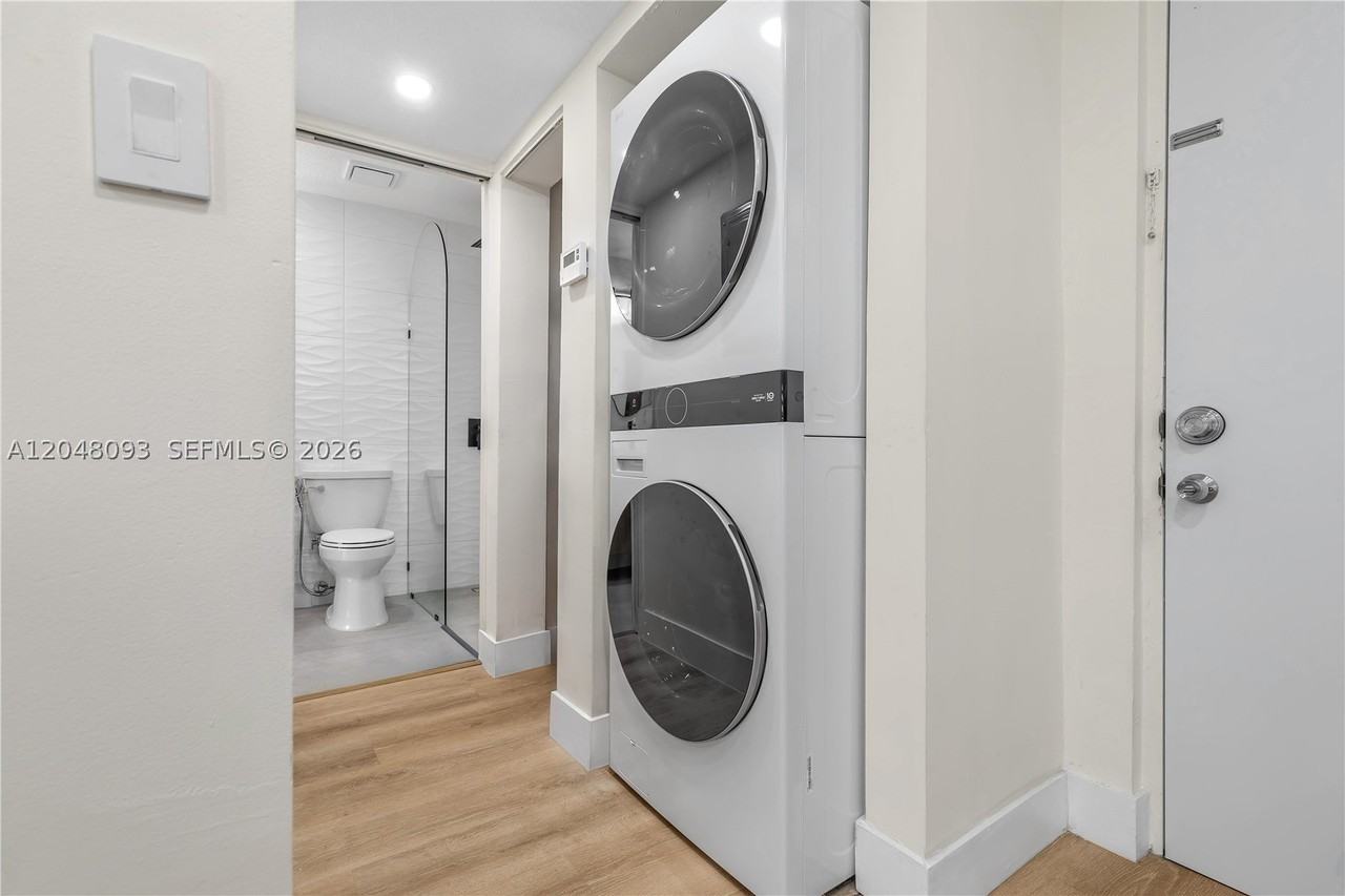 9520 Sw 8th St #203 - Photo 5 of 25
