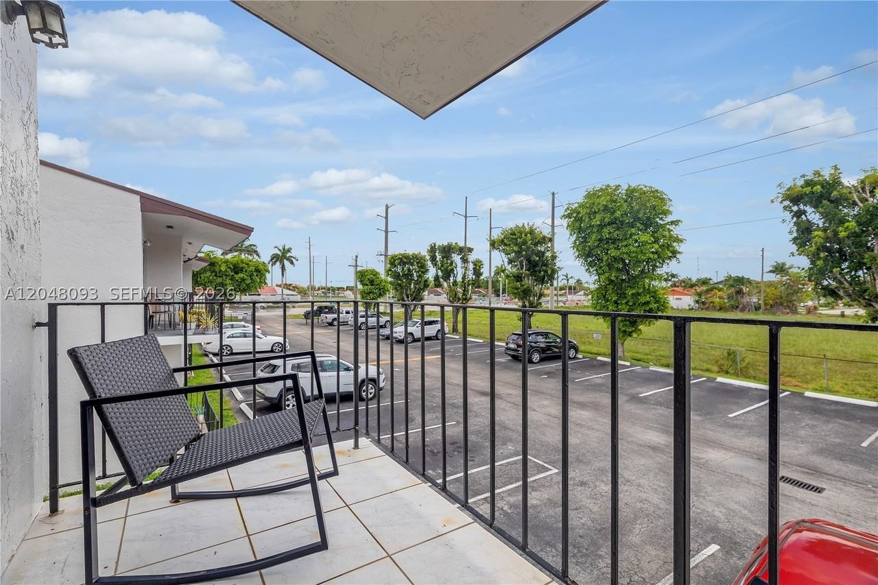 9520 Sw 8th St #203 - Photo 6 of 25