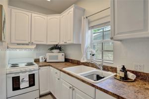 featured image of 1012 Ne 17th Ct #2