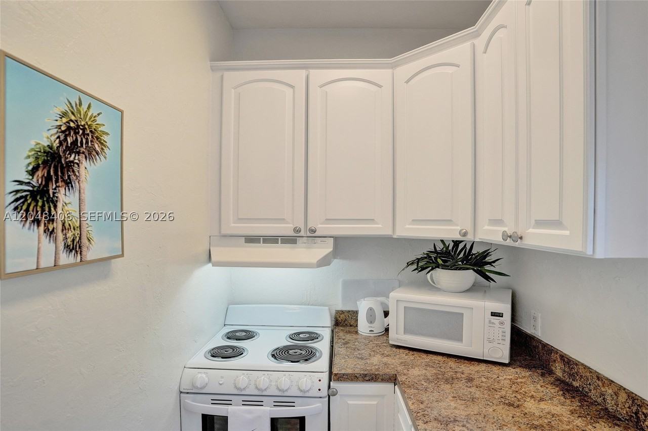 1012 Ne 17th Ct #2 - Photo 2 of 7