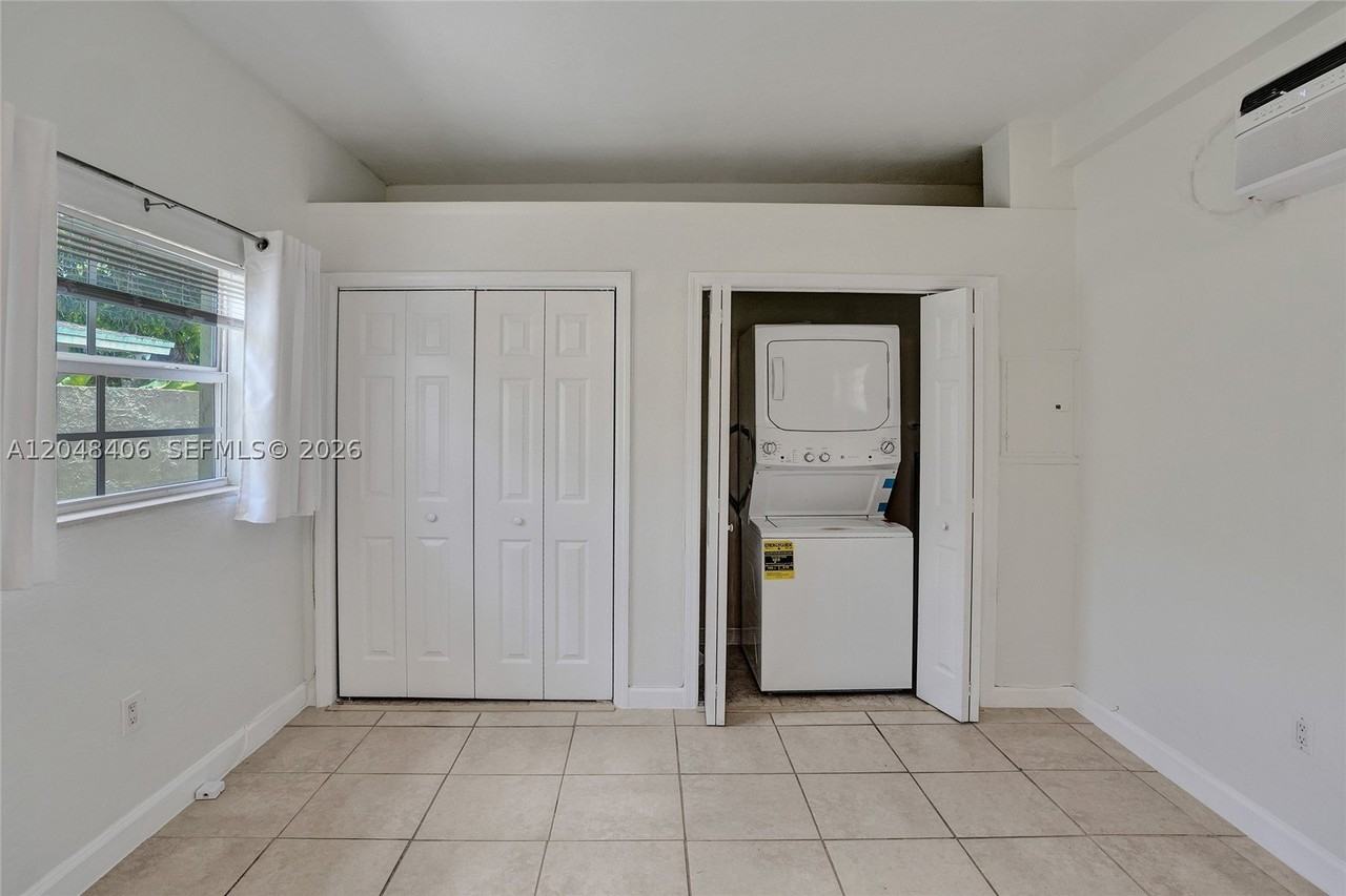 1012 Ne 17th Ct #2 - Photo 4 of 7