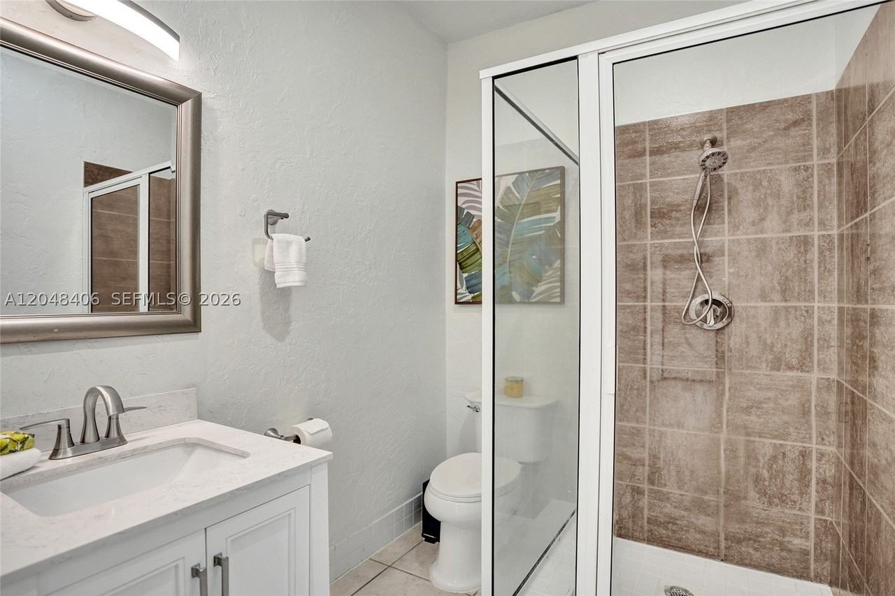 1012 Ne 17th Ct #2 - Photo 5 of 7