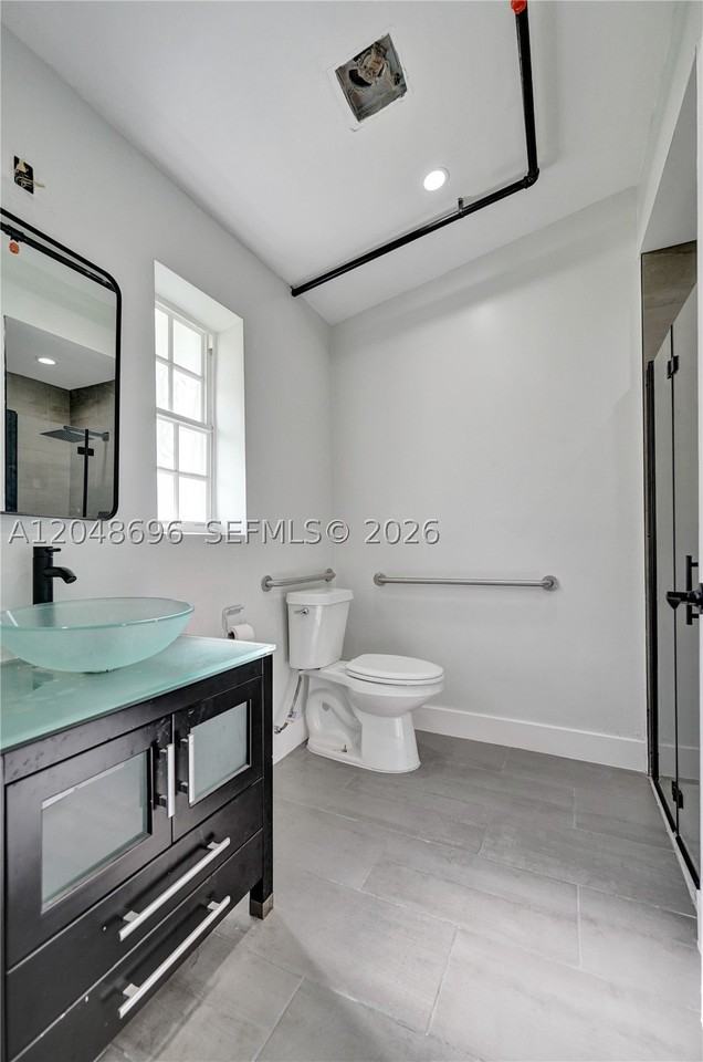 1085 Ne 126th St #3 - Photo 2 of 11