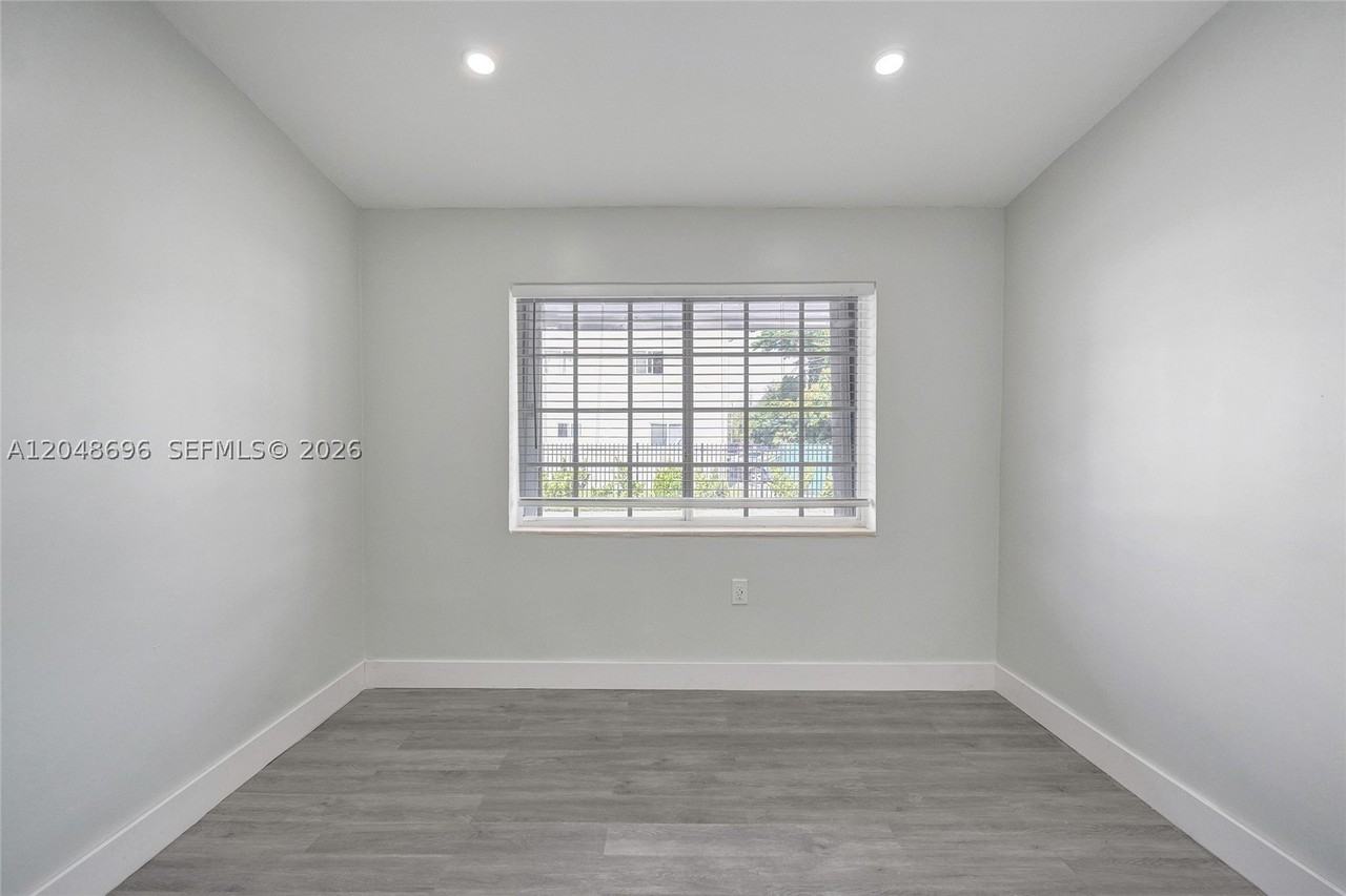 1085 Ne 126th St #3 - Photo 3 of 11