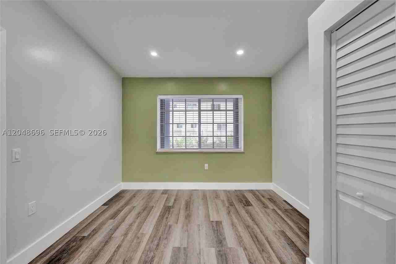 1085 Ne 126th St #3 - Photo 7 of 11