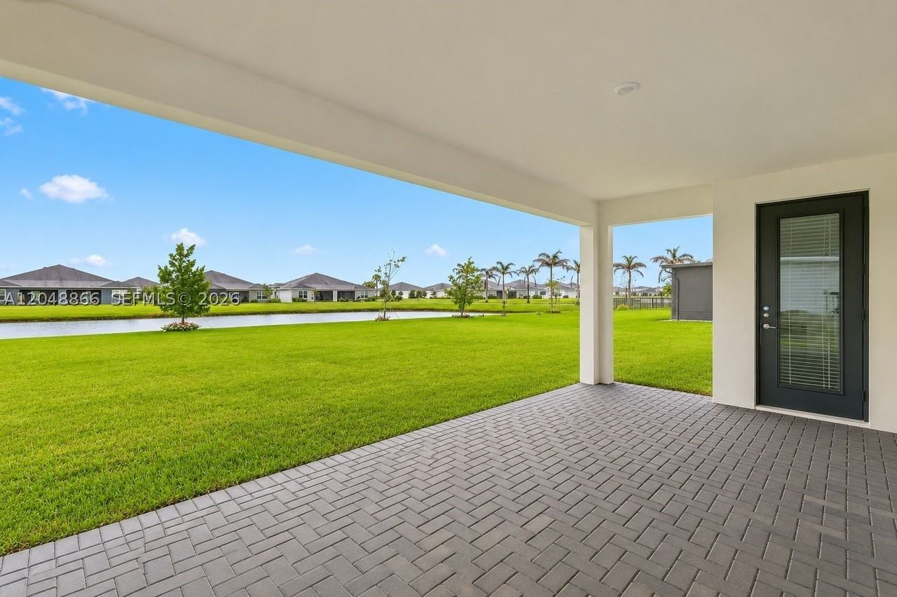 12303 Sw Roma Cir - Photo 2 of 50